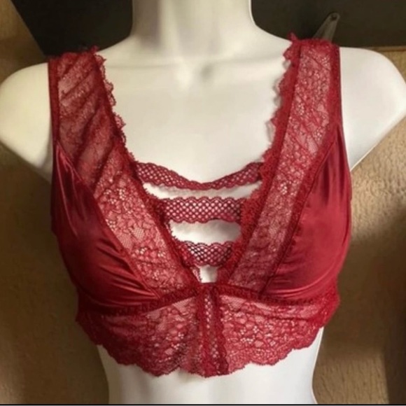 Victoria’s Secret silky lace detailed bralette nwot - Picture 3 of 8